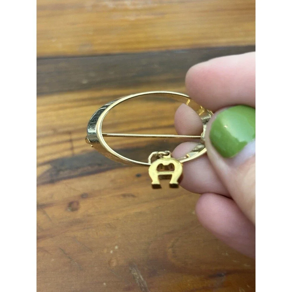 Vintage Gold Tone Aigner Brooch Pin 1” - Picture 3 of 8